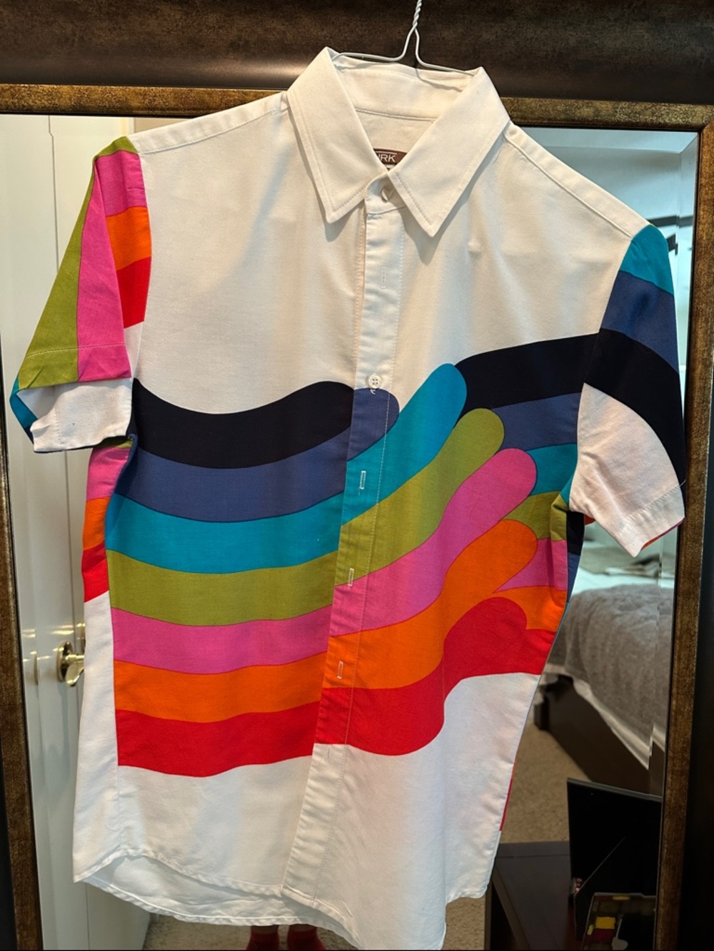Casual Short-Sleeve Button-Down Shirt with Multicolor Wave Stripes - White